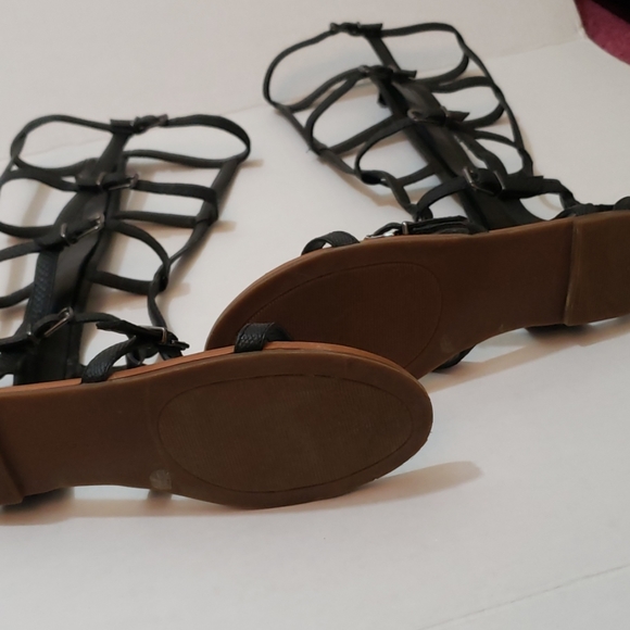Sz 6.5 BCBG Tall Black Leather Gladiator Sandals - Picture 5 of 7
